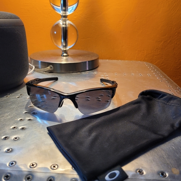 Oakley Other - Men's Oakley black jacket 2.0 sunglasses